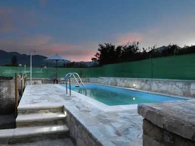 PoolOfHouse