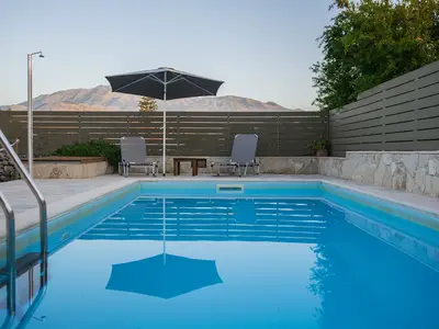 PoolOfHouse