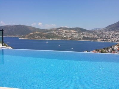 Fantastic infinity pool.