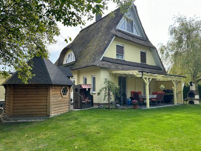 Garten, Sauna, Terrasse und Strandkorb zum entspannen