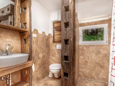 Badezimmer mit Dusche