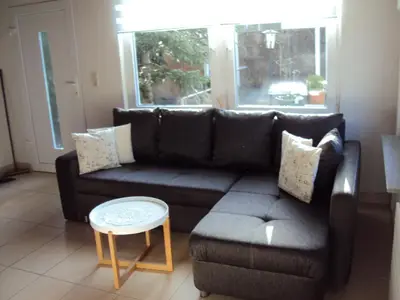 Gemütliche Couch im Wohnzimmer