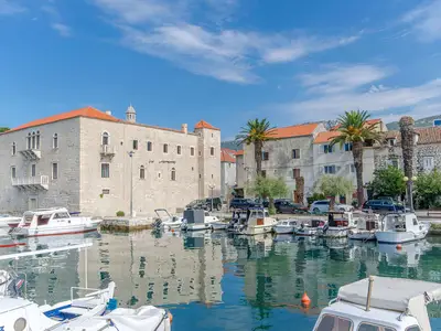 Ferienhaus für 8 Personen (120 m²) in Kastel Luksic 1/10