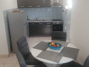 23672338-Ferienhaus-6-Kašić-300x225-3