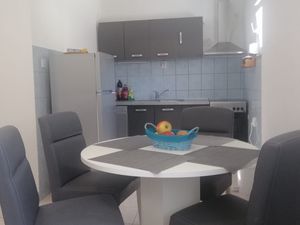 23672338-Ferienhaus-6-Kašić-300x225-4