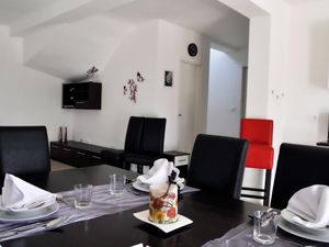 24029904-Ferienhaus-6-Kaštel-300x225-4