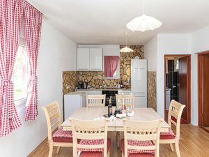 23749773-Ferienhaus-4-Kaštel Kambelovac-300x225-4