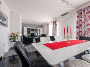 23742862-Ferienhaus-15-Kaštel Sućurac-300x225-2