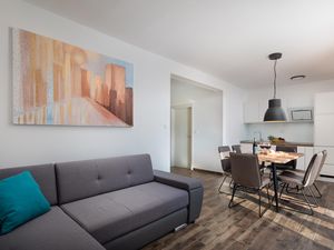 23747278-Ferienhaus-8-Kaštel Sućurac-300x225-2