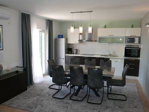 23925609-Ferienhaus-8-Kaštel Sućurac-300x225-3