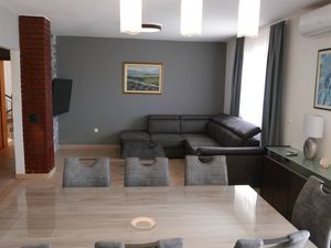 23925609-Ferienhaus-8-Kaštel Sućurac-300x225-4