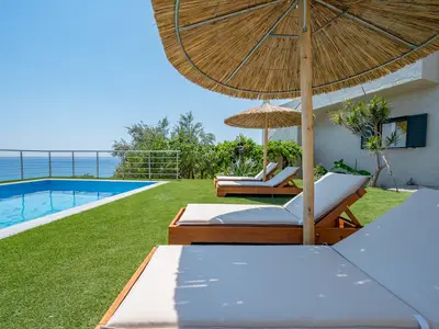 PoolOfHouse
