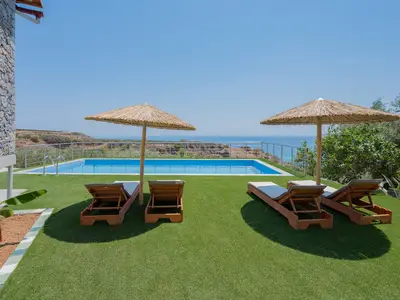 PoolOfHouse