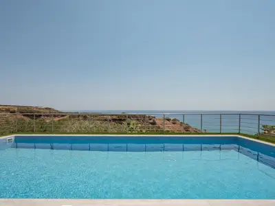 PoolOfHouse
