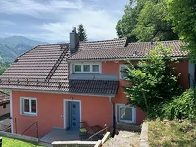 Außenansicht vom umzäunten Garten