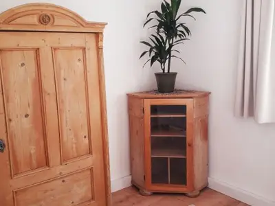 Alte Bauernmöbel werden bei uns mit modernen Möbeln kombiniert