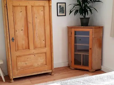 Schlafzimmer mit Blick in den Garten