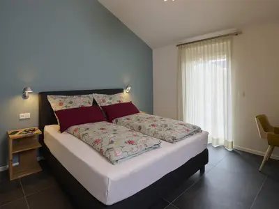 Schlafzimmer 1