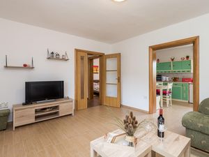 23747011-Ferienhaus-4-Klanac-300x225-5