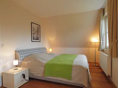 Schlafzimmer mit Doppelbett