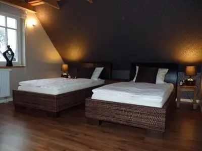 Schlafzimmer mit 2 Einzelbetten