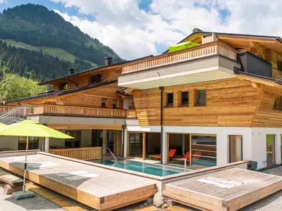 beheizter Pool Kleinarl mit Sonnendeck