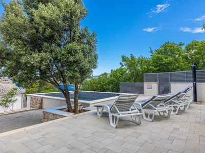 PoolOfHouse