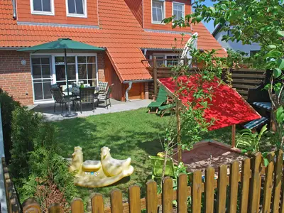 Ferienhaus Paradies an der Müritz mit wunderschöner Terrasse und komplett umzäuntem Garten.