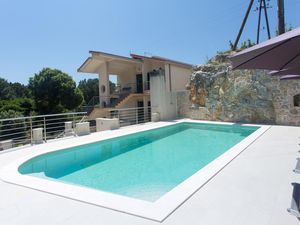 23765352-Ferienhaus-8-Klis-300x225-1