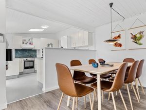 24020930-Ferienhaus-8-Knebel-300x225-4