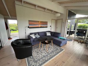 24054626-Ferienhaus-8-Knebel-300x225-1