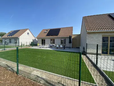 Außenseite Ferienhaus [Sommer]