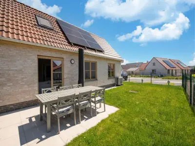 Außenseite Ferienhaus [Sommer]