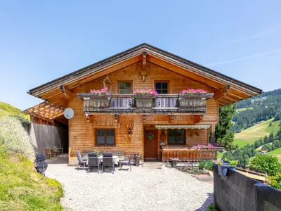 Außenseite Ferienhaus [Sommer]