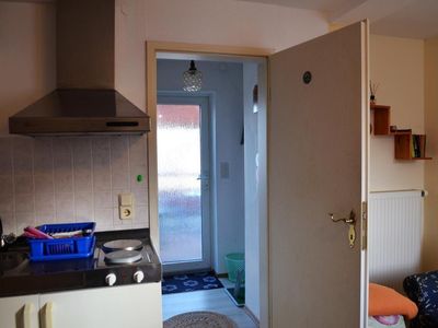 Kochbereich. Eingangsbereich mit Garderobe.