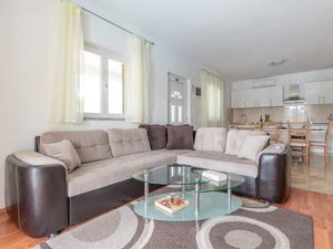 23949358-Ferienhaus-8-Konjsko-300x225-2