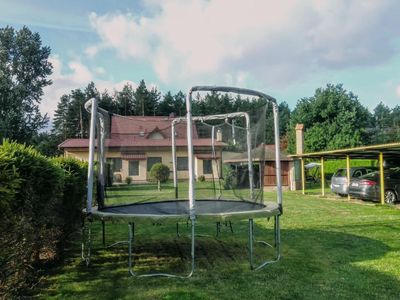 Garten. Das Trampolin