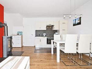 18706250-Ferienhaus-6-Korswandt-300x225-5