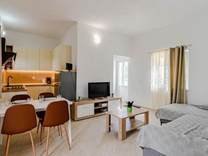 23756527-Ferienhaus-4-Korčula-300x225-2