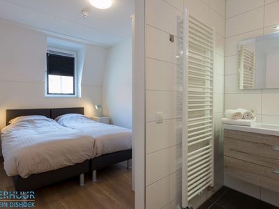 Schlafzimmer mit Badezimmer