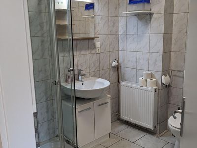 Ferienhaus"XL", Bad 2, WC, Dusche und 2 Waschbecken