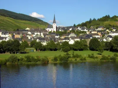 Panoramablick vom überdachtem Balkon