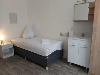 Zimmer1, 1 Boxspringbett