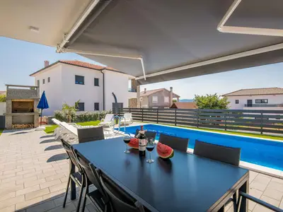 Ferienhaus für 8 Personen (160 m²) in Kremenići 5/10