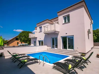 Ferienhaus für 7 Personen (125 m²) in Krk 1/10
