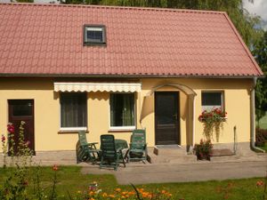 2594457-Ferienhaus-5-Kröslin-300x225-1