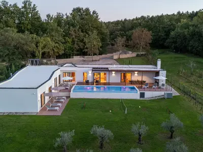 Ferienhaus für 10 Personen (290 m²) in Kršan 1/10
