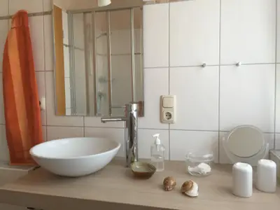 Waschbecken im Duschbad