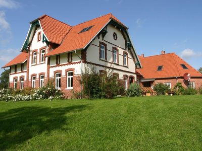 Außenansicht des Gebäudes. Südostseite mit anschließendem Göpelhaus