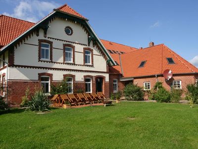 Terrasse. Blick auf die Süd-Ost-Terrasse vom Gartenbereich -Jugendstilhaus auf die Südostterrasse